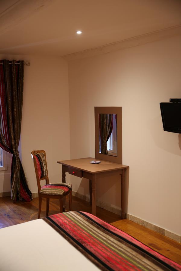 Les Pins Restaurant Et Chambre D'Hotes Sillans-la-Cascade Exterior foto